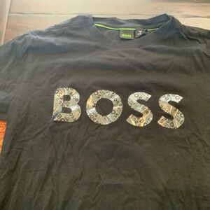 Hugo Boss Men's  black T-Shirt Size M,MSRP$60, worn twice  Must have , HTF style